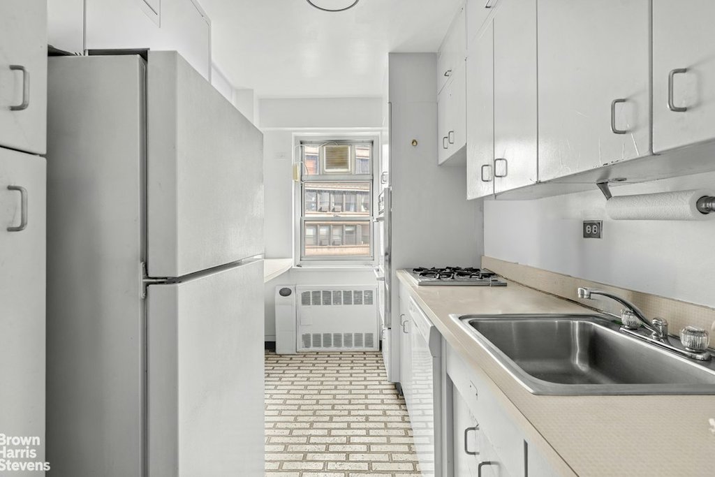70 East 10th Street, Unit 7D photo 8