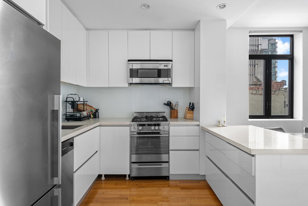 148 East 24th Street, Unit 8D photo 2