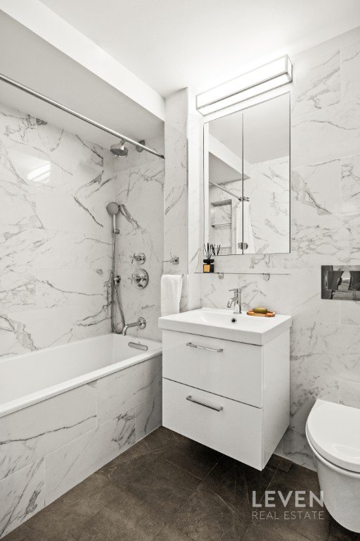 385 Grand Street, Unit 601L photo 9