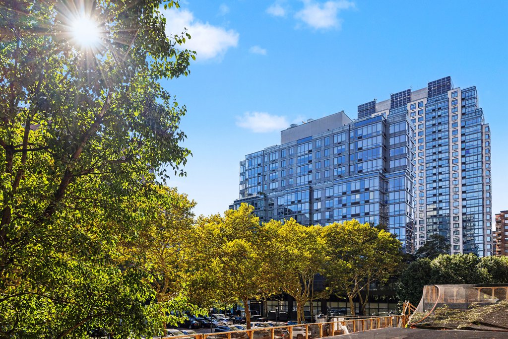 392 Central Park West, Unit 2N photo 6