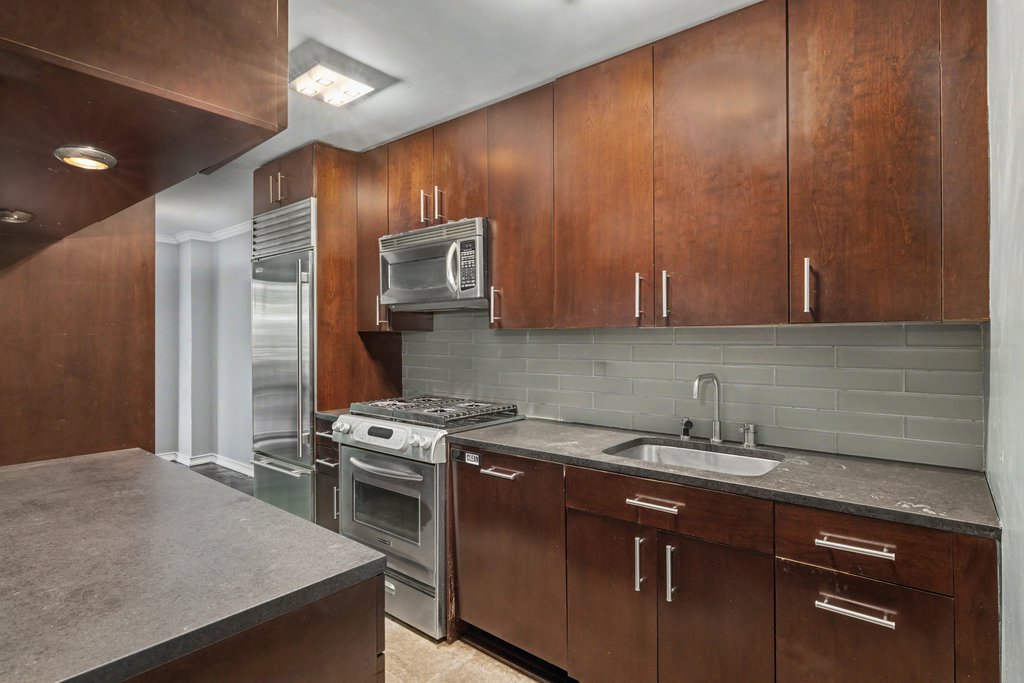 392 Central Park West, Unit 2N photo 10