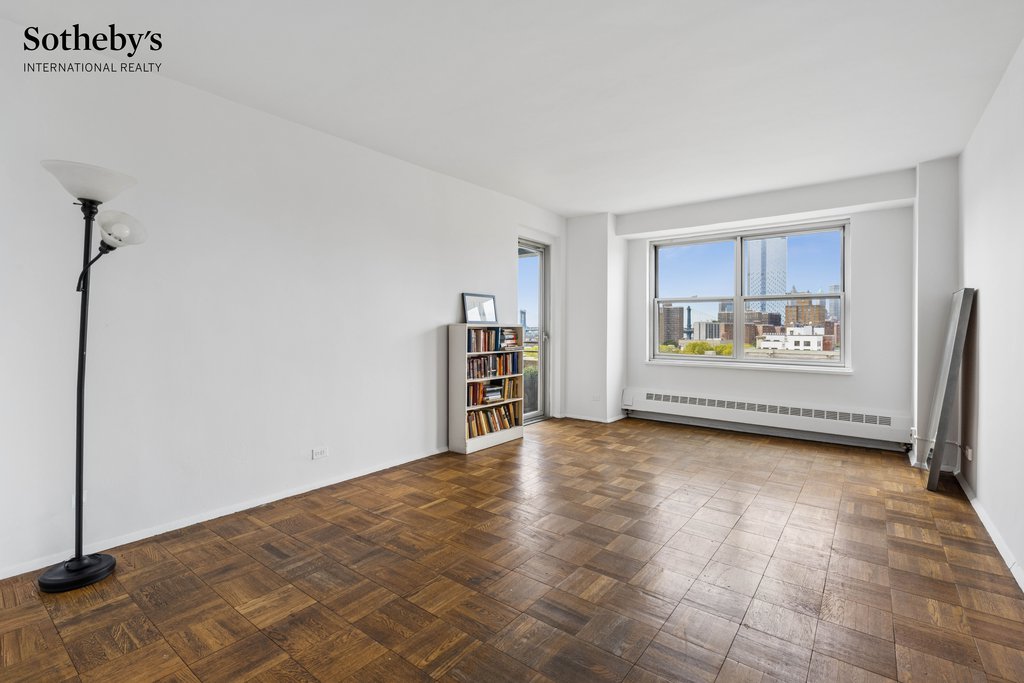 570 Grand Street, Unit H1306 photo 2