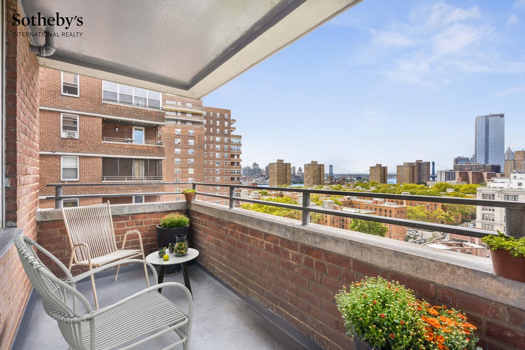 570 Grand Street, Unit H1306 photo 6