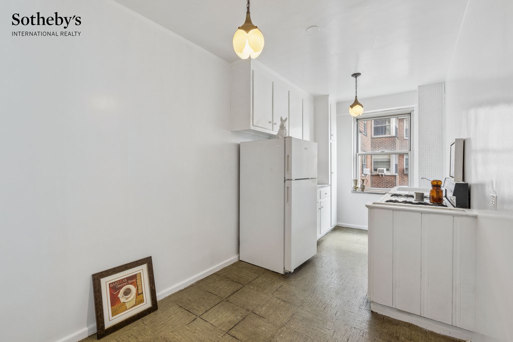 570 Grand Street, Unit H1306 photo 12