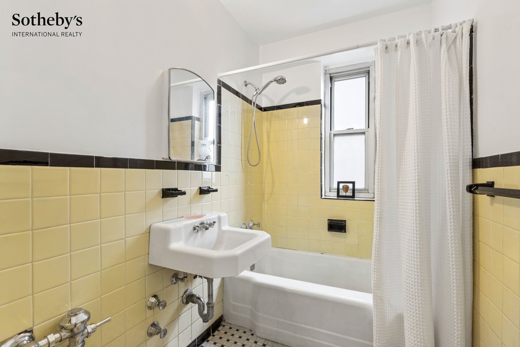 570 Grand Street, Unit H1306 photo 16