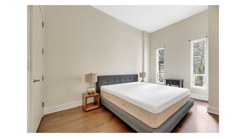 250 East 49th Street, Unit 3F photo 3