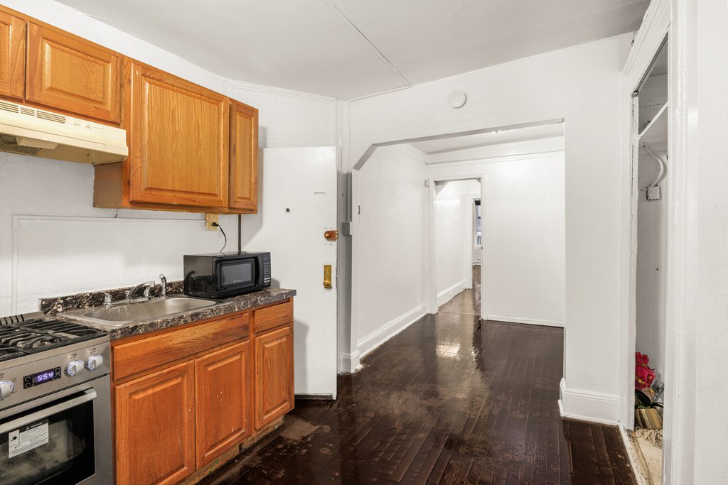 488 Ninth Avenue, Unit 4N photo 2