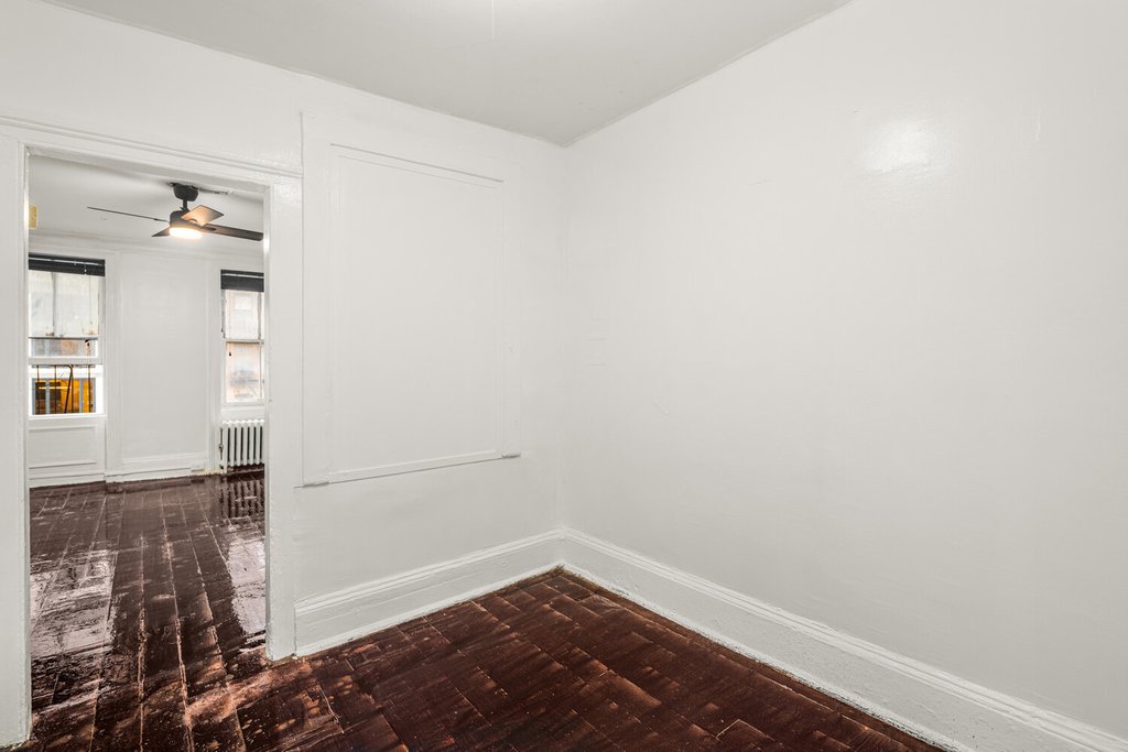 488 Ninth Avenue, Unit 4N photo 3