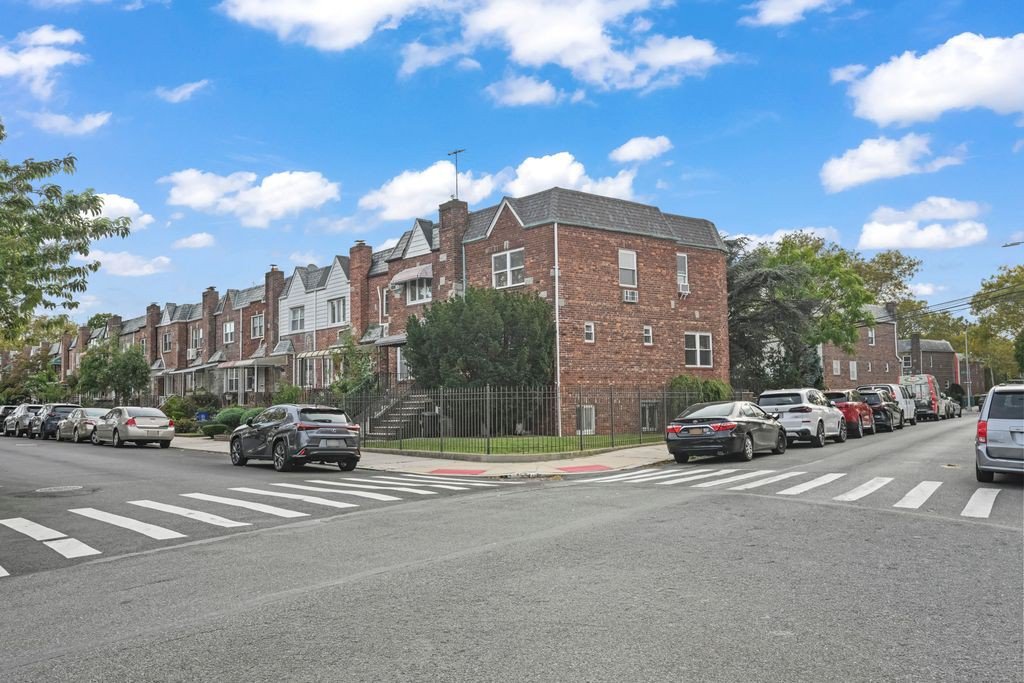 2136 East 28th Street – For Sale