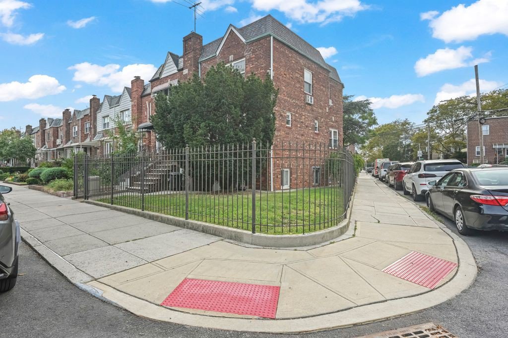 2136 East 28th Street – For Sale photo 2