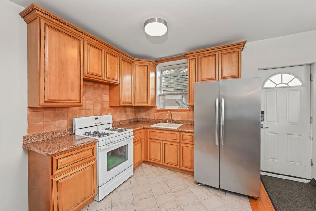 2136 East 28th Street – For Sale photo 9