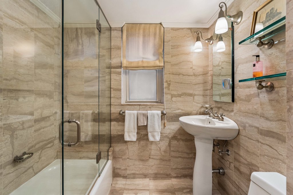 50 Sutton Place South, Unit 3C photo 6
