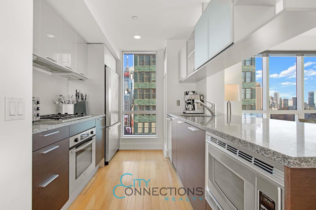 350 West 42nd Street, Unit 36E photo 4