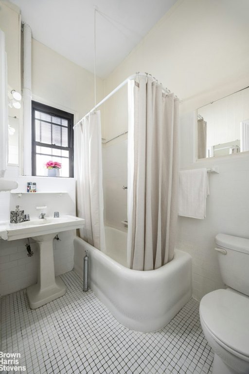1349 Lexington Avenue, Unit 1F photo 6