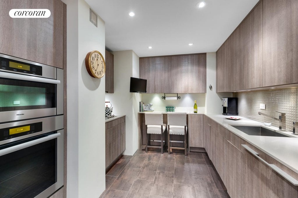 27 East 65th Street, Unit 4B photo 3