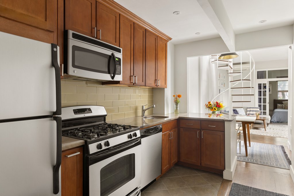 434 West 20th Street, Unit 9 photo 6