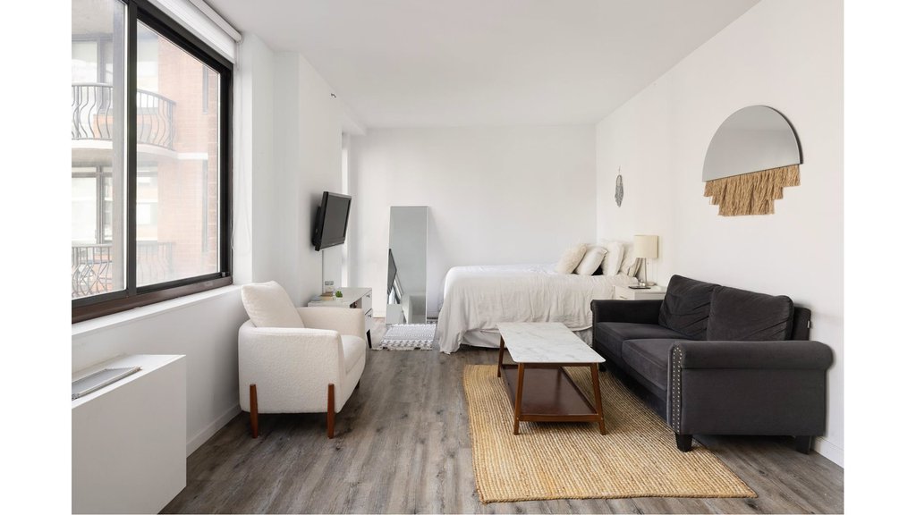 343 East 74th Street, Unit 8D photo 2