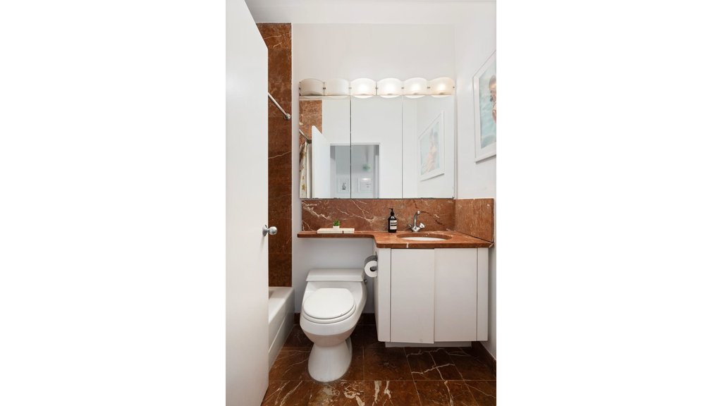 343 East 74th Street, Unit 8D photo 4