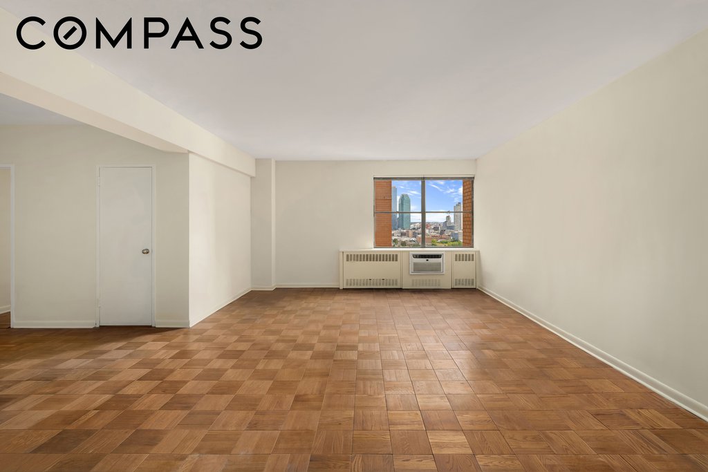 25 Sutton Place South, Unit 19I photo 5