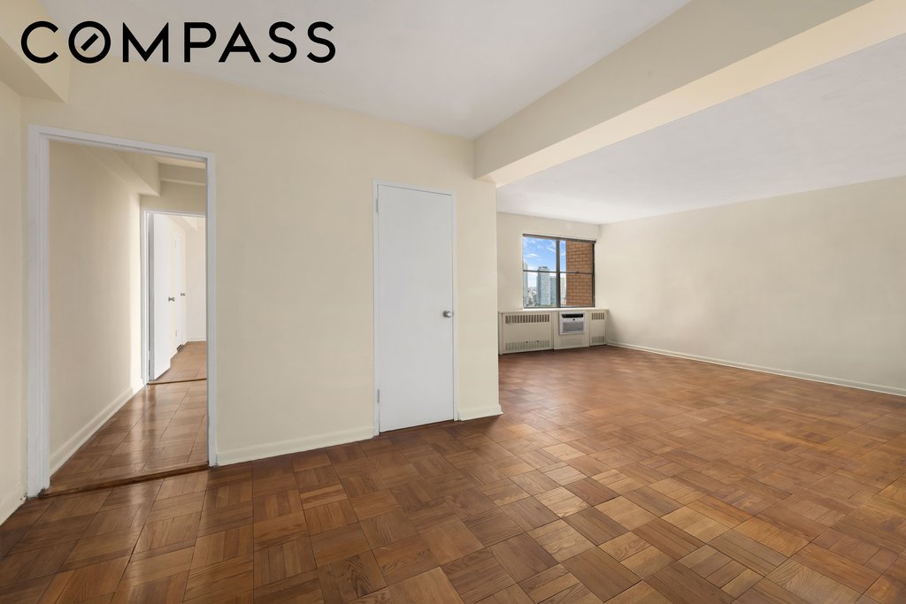 25 Sutton Place South, Unit 19I photo 6