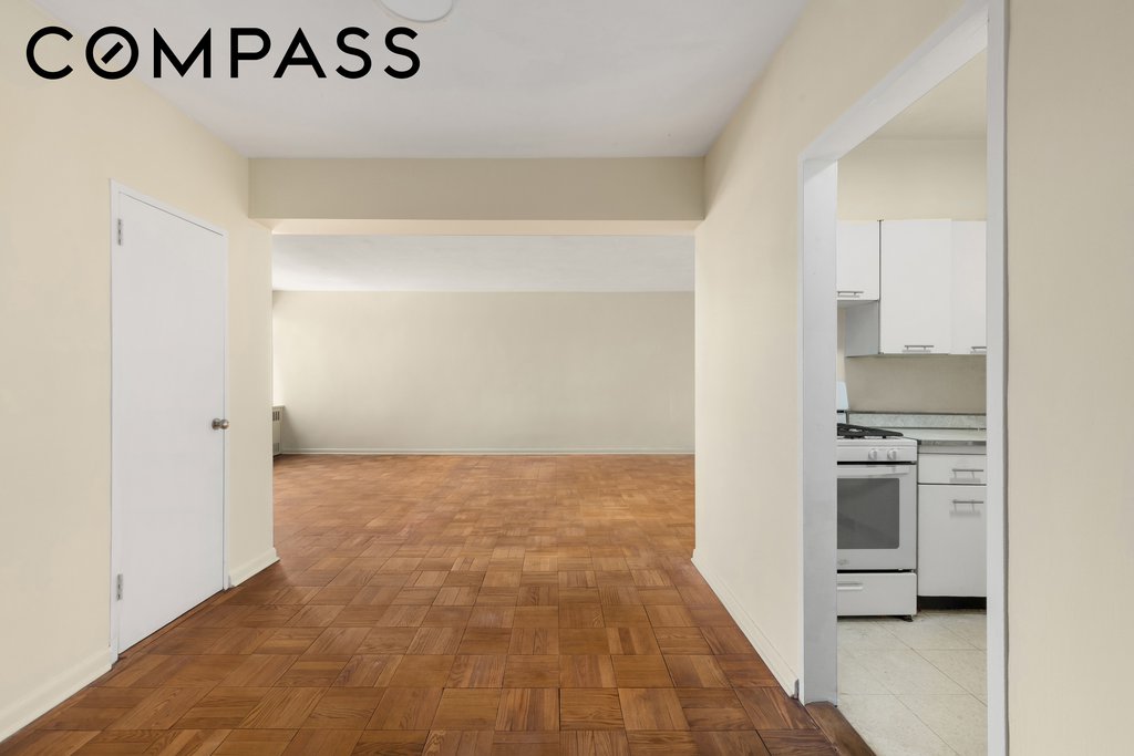 25 Sutton Place South, Unit 19I photo 9
