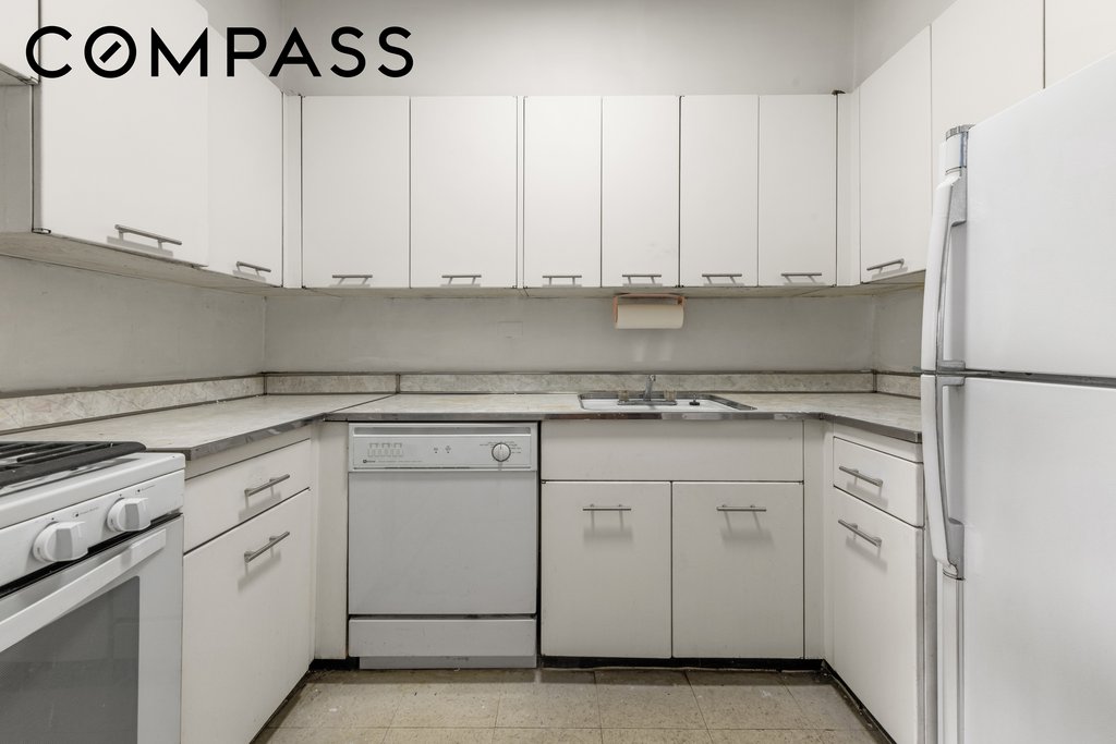 25 Sutton Place South, Unit 19I photo 10
