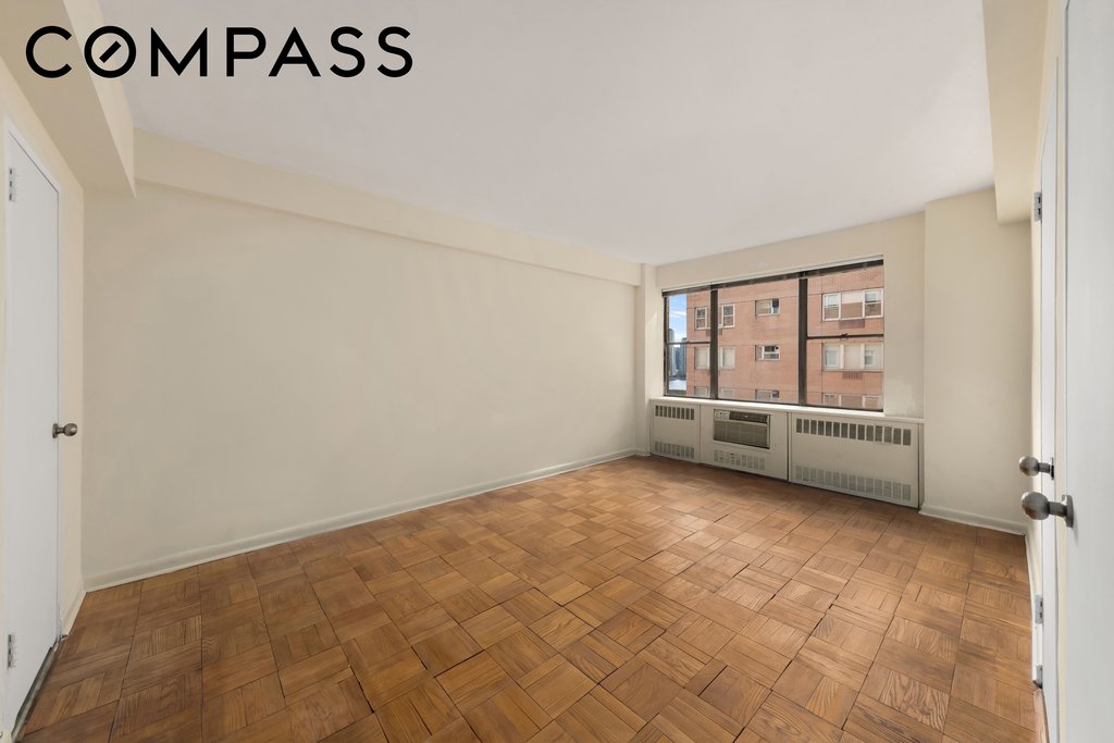 25 Sutton Place South, Unit 19I photo 11