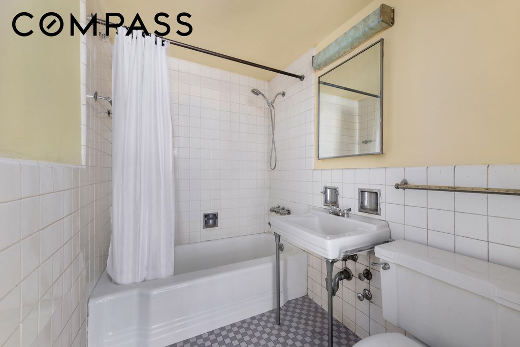 25 Sutton Place South, Unit 19I photo 12