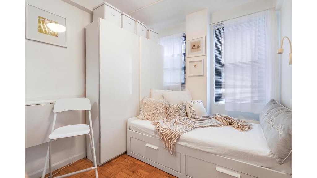 135 East 54th Street, Unit MR3 photo 3