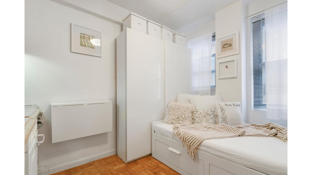 135 East 54th Street, Unit MR3 photo 4