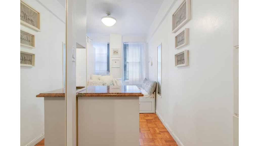 135 East 54th Street, Unit MR3 photo 7