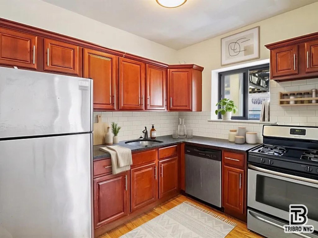 1289 Myrtle Avenue, Unit 4D photo 4