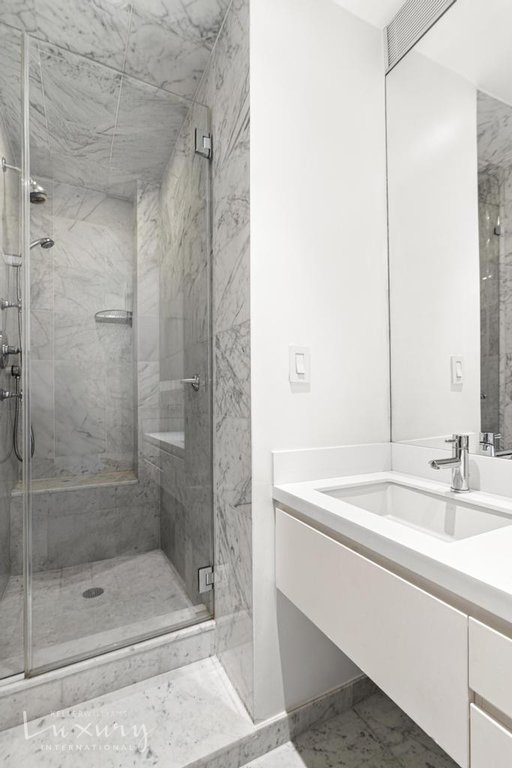 58 West 58th Street, Unit 19A photo 12