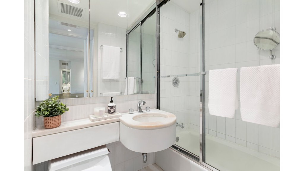 25 East 69th Street, Unit 4B photo 7