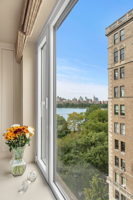 1056 Fifth Avenue, Unit 12E photo 2