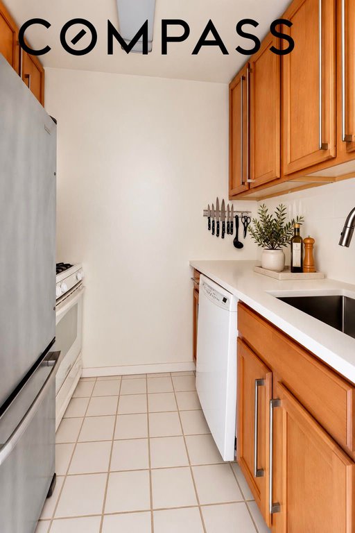 393 West 49th Street, Unit 6H photo 6