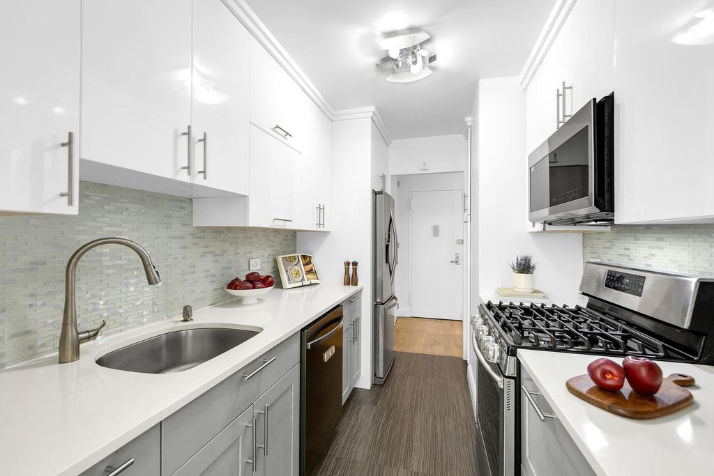 315 West 70th Street, Unit 4A photo 4