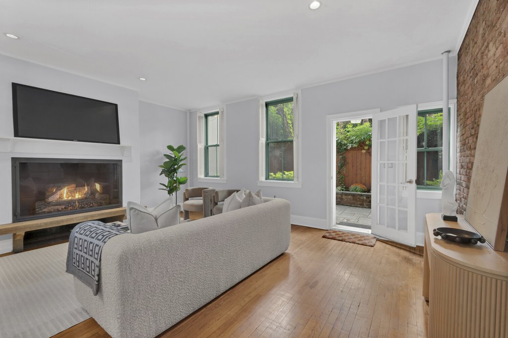 256 West 21st Street, Unit G1