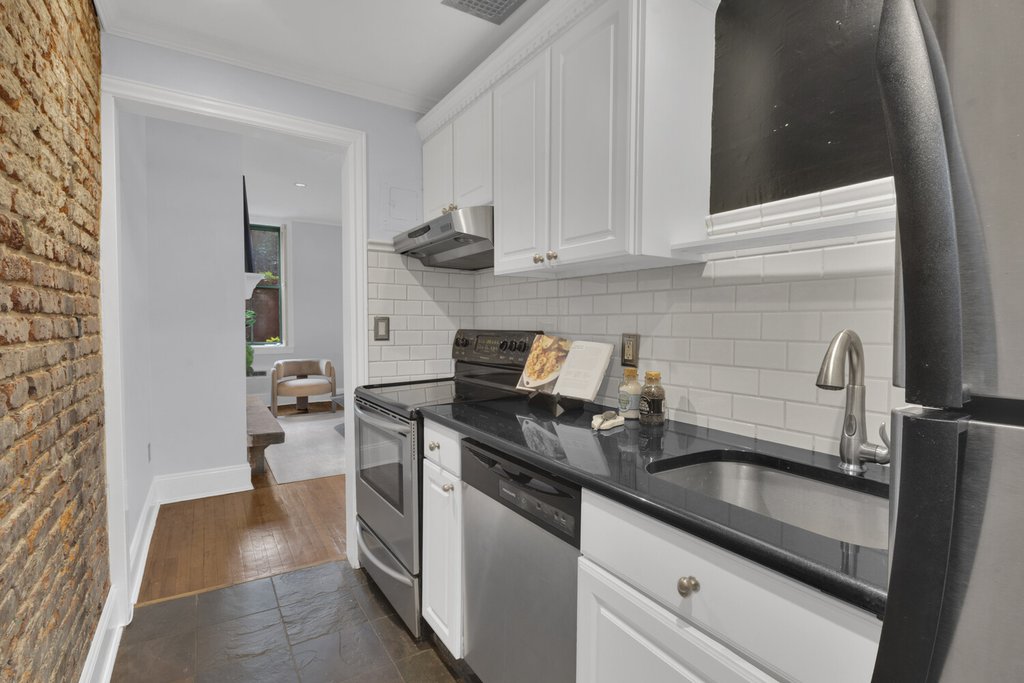 256 West 21st Street, Unit G1 photo 5