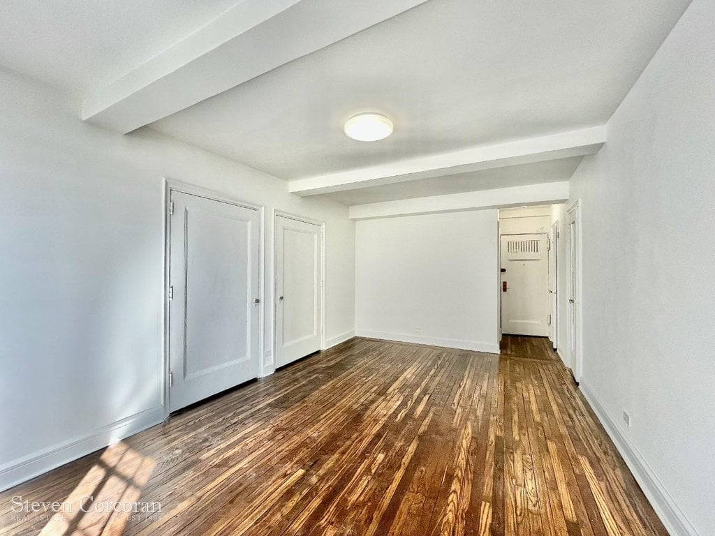 5 Tudor City Place, Unit 822 photo 2