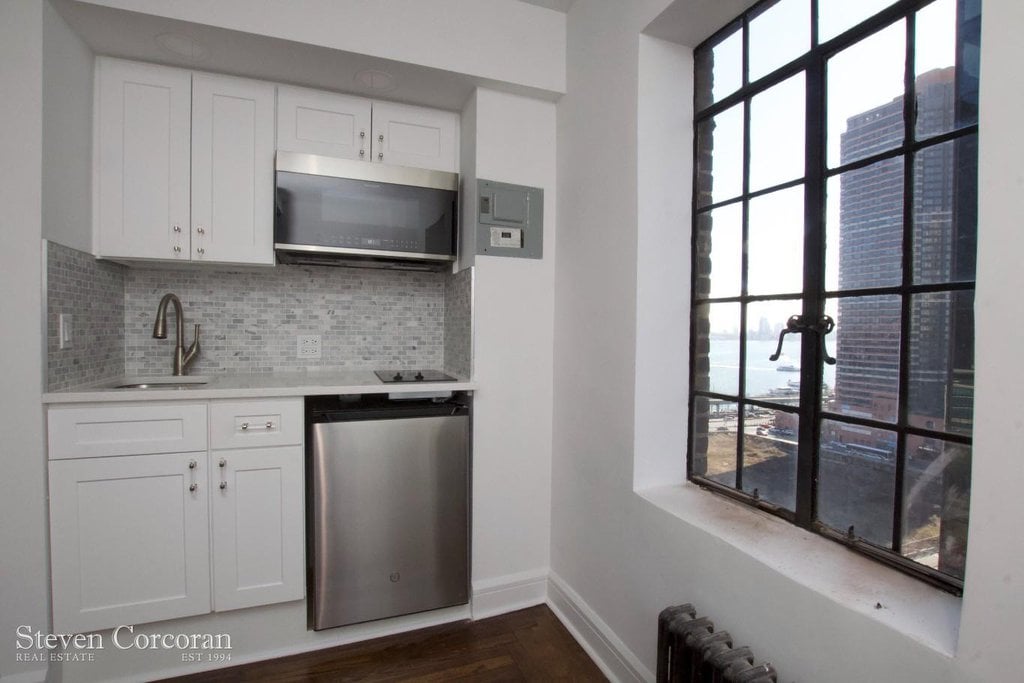 5 Tudor City Place, Unit 822 photo 3