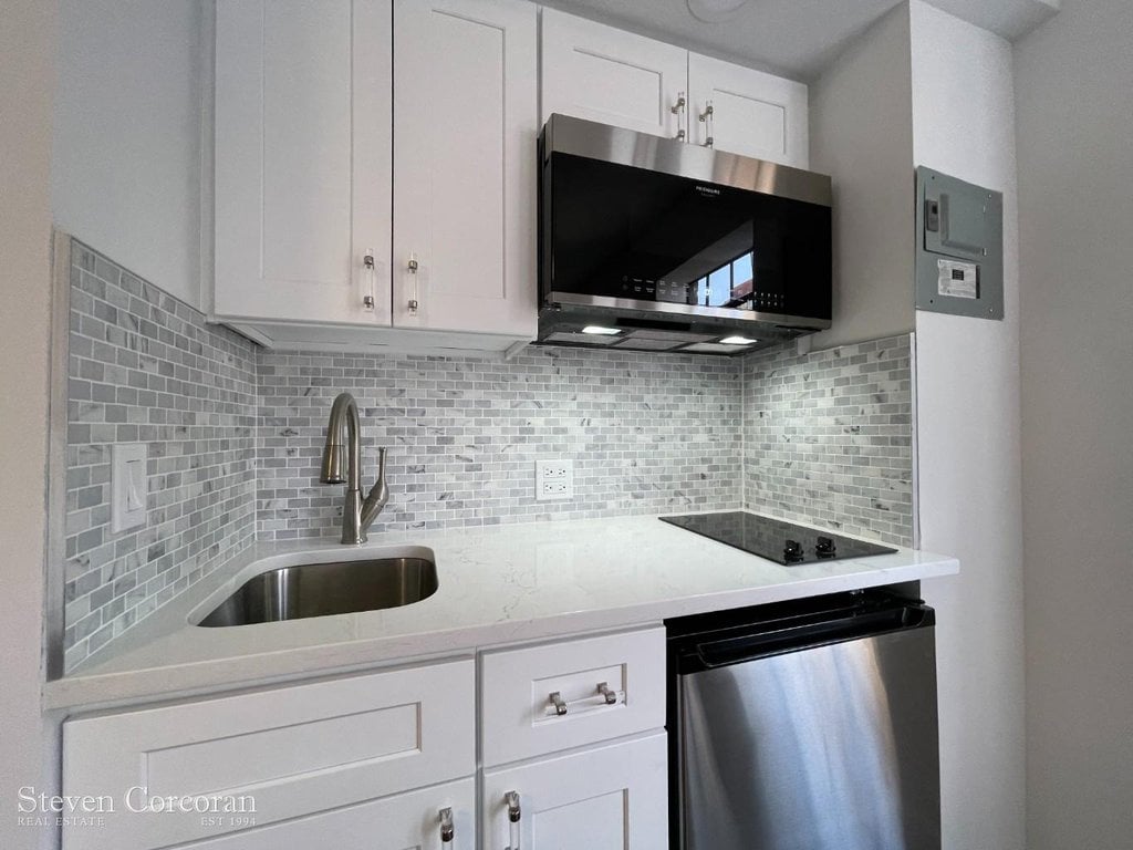 5 Tudor City Place, Unit 822 photo 4