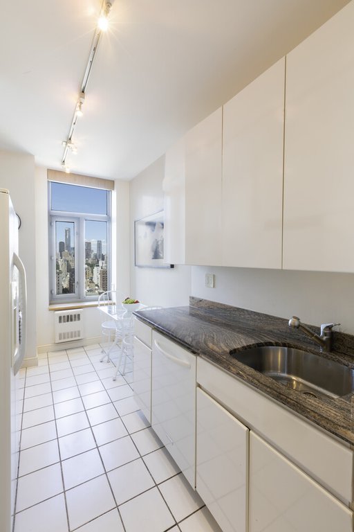 188 East 64th Street, Unit 2006 photo 21