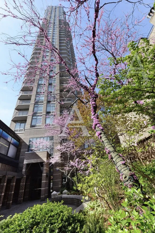 188 East 64th Street, Unit 2006 photo 23