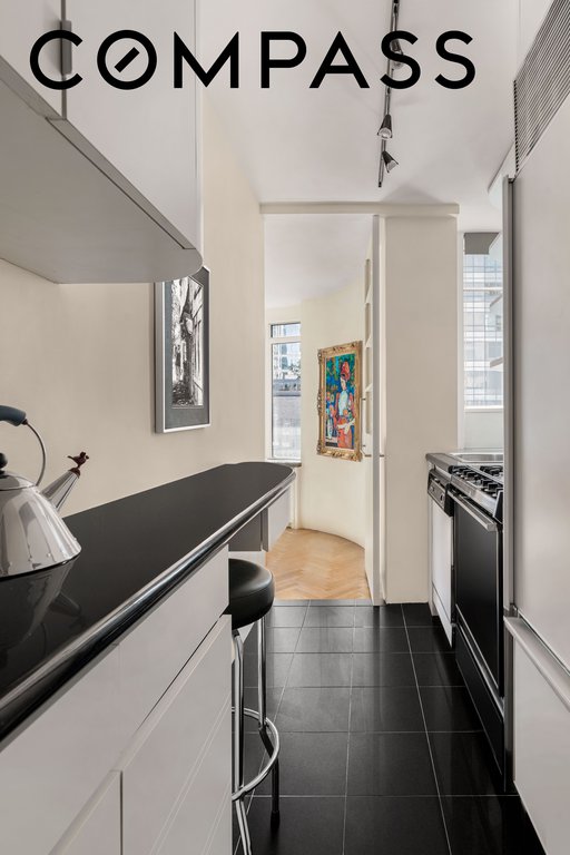 17 West 54th Street, Unit 9C photo 8