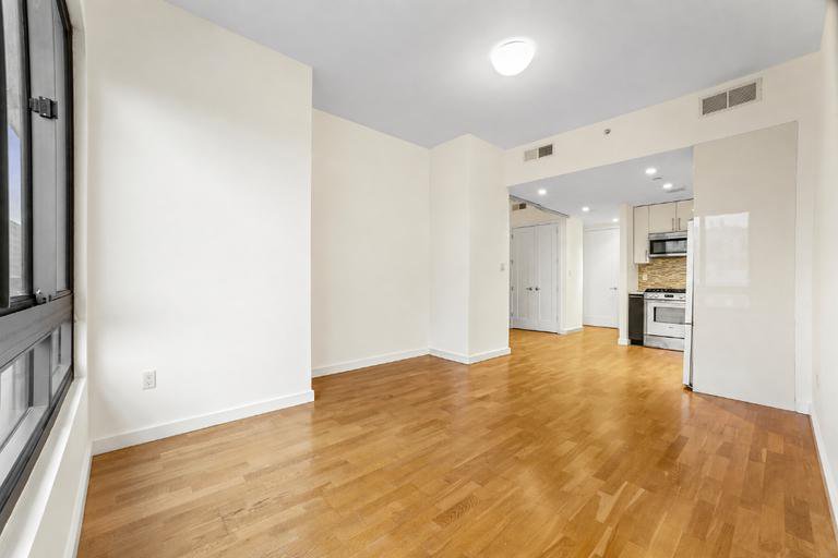 500 Fourth Avenue, Unit 4I photo 7