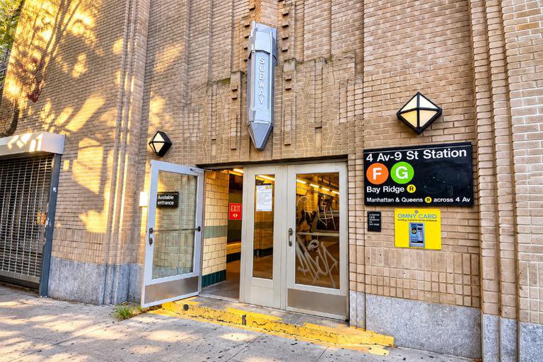500 Fourth Avenue, Unit 4I photo 13