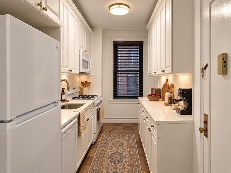 425 Riverside Drive, Unit 3E photo 3