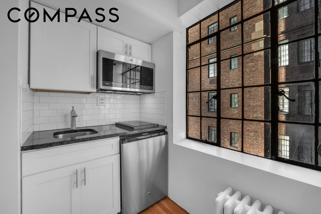 45 Tudor City Place, Unit 1316 photo 3