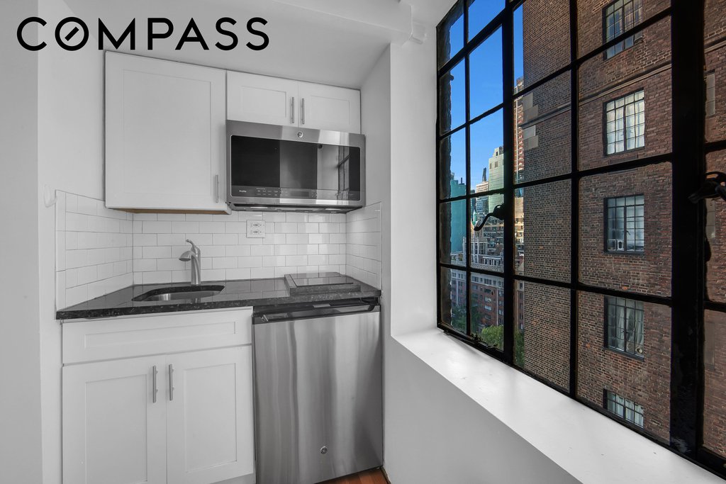 45 Tudor City Place, Unit 1316 photo 4